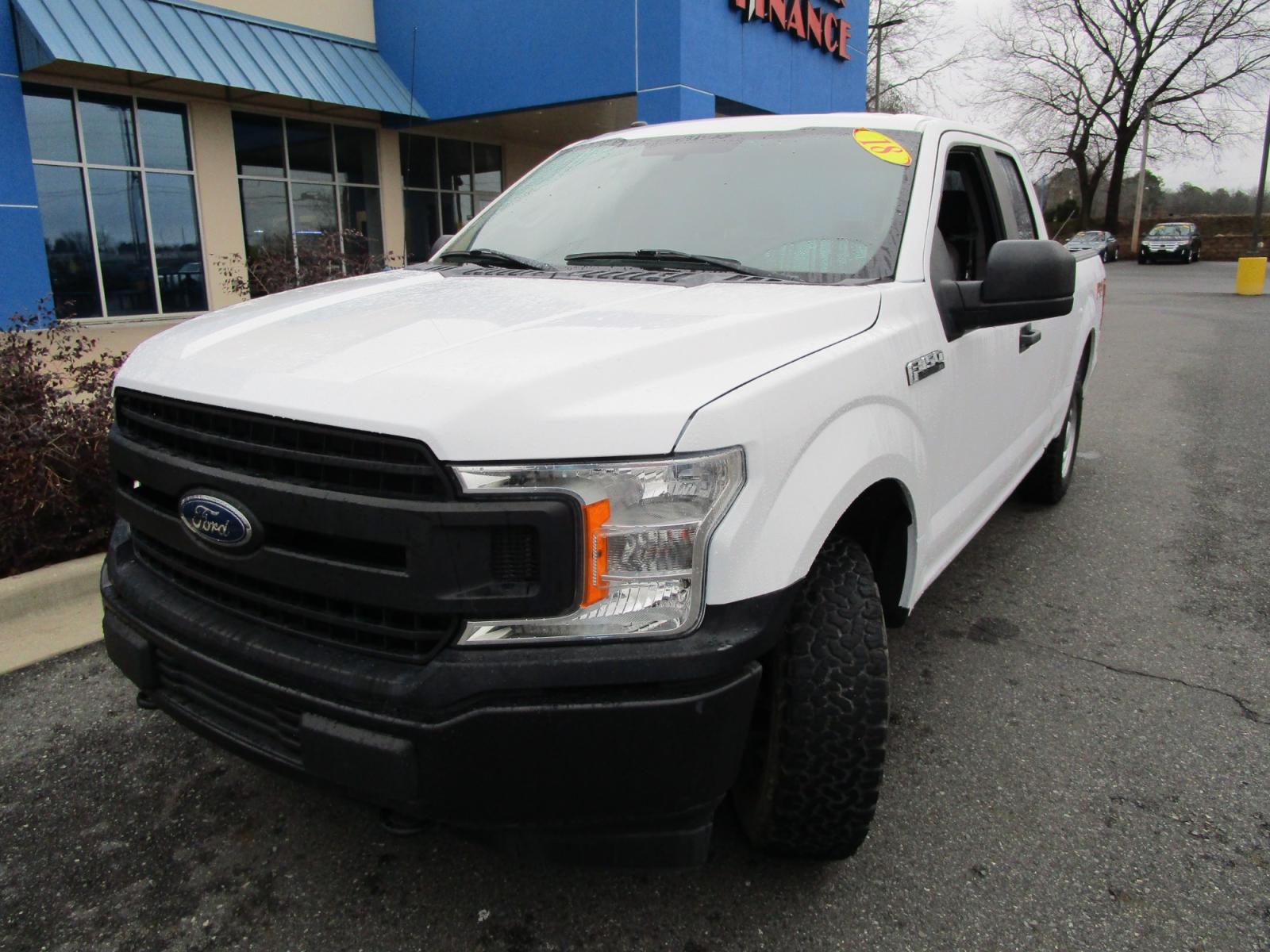 2018 WHITE /Gray / Cloth Ford F-150 Lariat SuperCab 6.5-ft. 4WD (1FTFX1E5XJK) with an 5.0L V8 OHV 16V engine, 6A transmission, located at 1814 Albert Pike Road, Hot Springs, AR, 71913, (501) 623-1717, 34.494228, -93.094070 - Photo #1